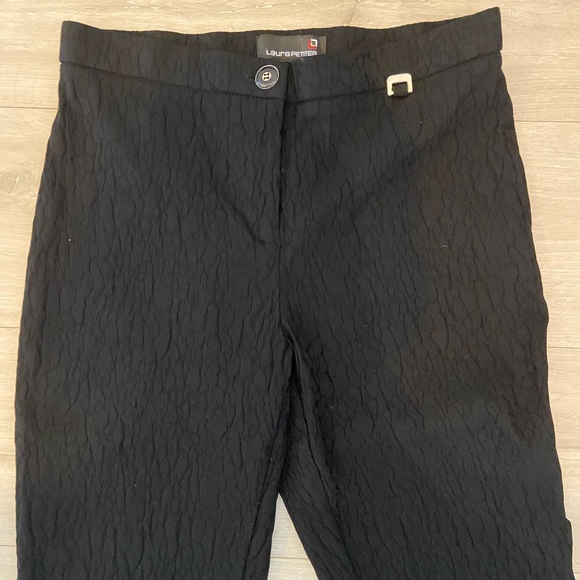 Laura Petites - Size 8 - Black capris with textured design - Picture 4 of 10